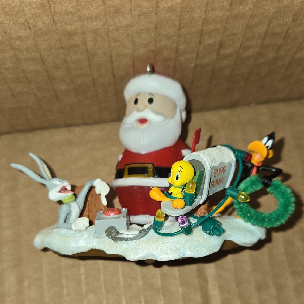 2007 Looney Tunes Santa Ornament